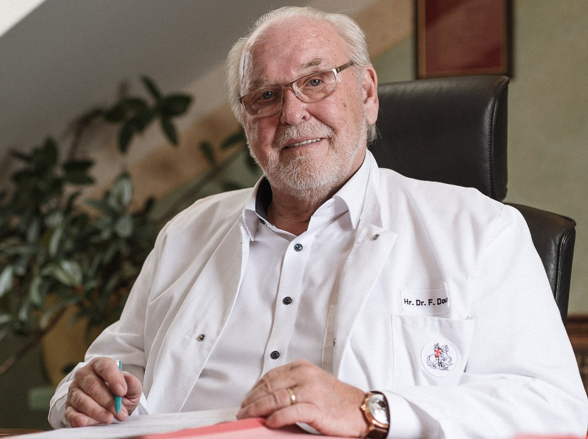 Dr. med. Friedrich Douwes, founder of Klinik St. Georg, at his desk